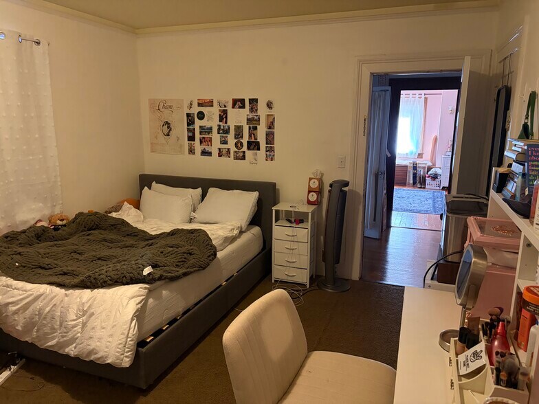 Single 2nd Bedroom - 2615 Parker St