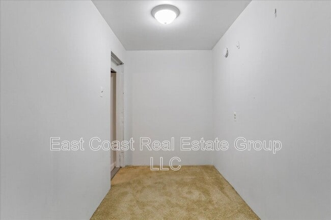 Building Photo - 300 S Potomac St