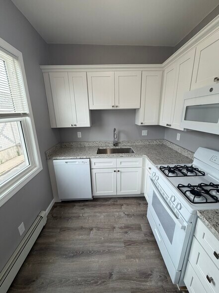 Building Photo - 559 Dorchester Ave