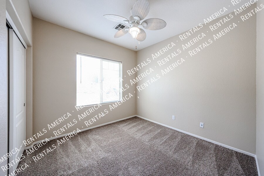 Building Photo - 869 E Waterview Pl