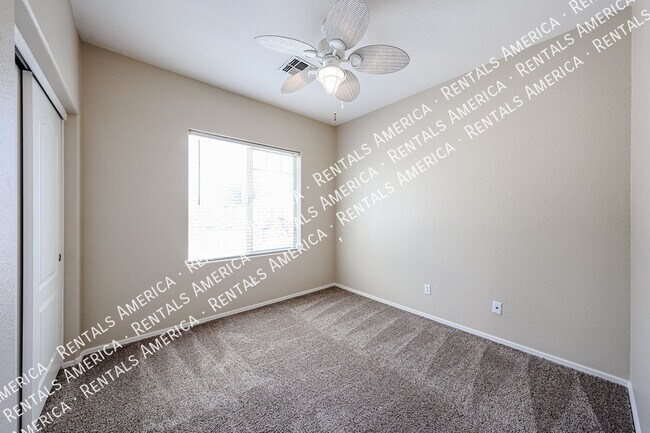 Building Photo - 869 E Waterview Pl
