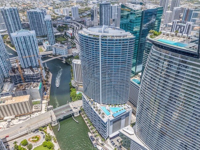 Building Photo - 200 Biscayne Blvd Way
