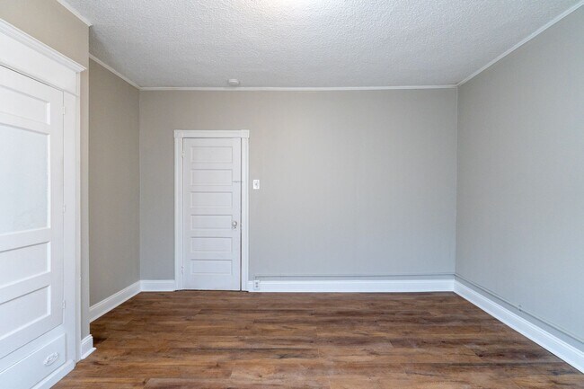 Building Photo - Newly remodeled 3 bedroom Grays Ferry Area