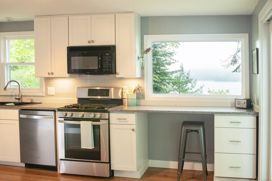 Building Photo - 18 Sandy Beach Rd