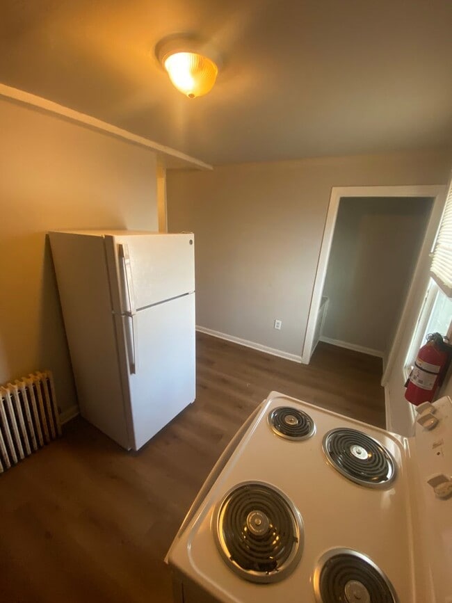 Building Photo - 663 Kohn St