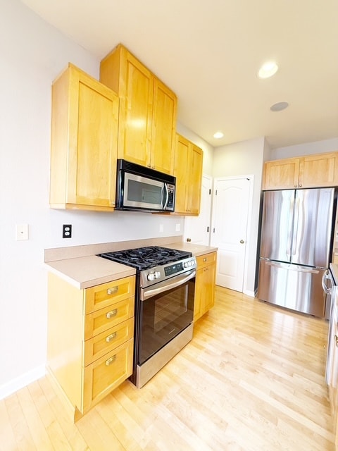 Building Photo - 32 NE Sunset St