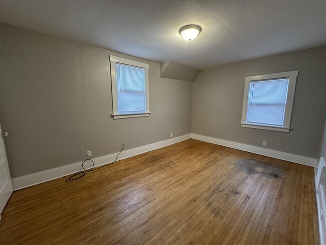 Building Photo - 1452 Myott Ave