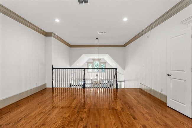 Building Photo - 390 Hembree Rd