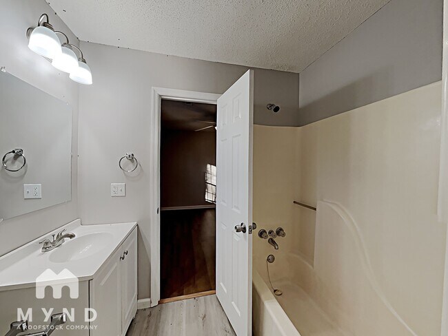 Building Photo - 629 Bennett Dr