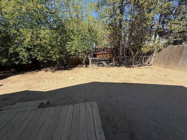 Building Photo - 3BR/2.5BA Home w/ Garage, Fenced Yard – Walk to Shops & Parkra