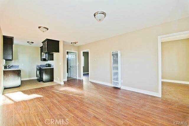 Building Photo - 620 1/2 W 59th Place Unit