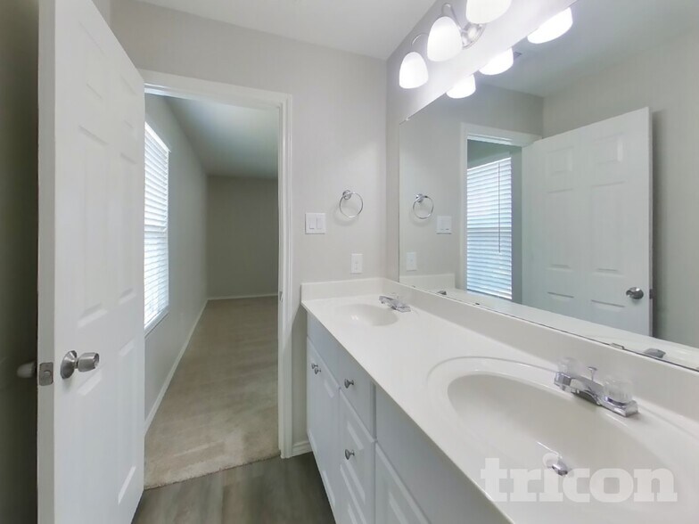 Building Photo - 7618 Crestway Ridge