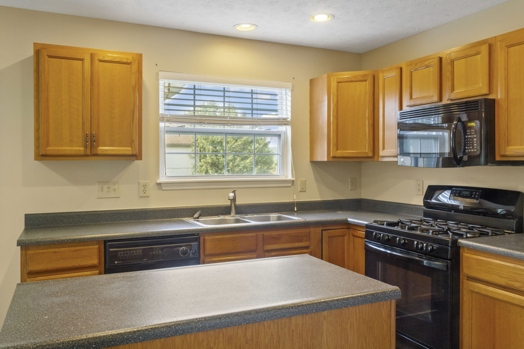 Building Photo - 130 Fawn Dr