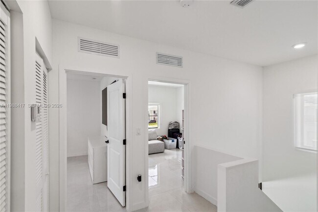 Building Photo - 1396 NW 3rd St