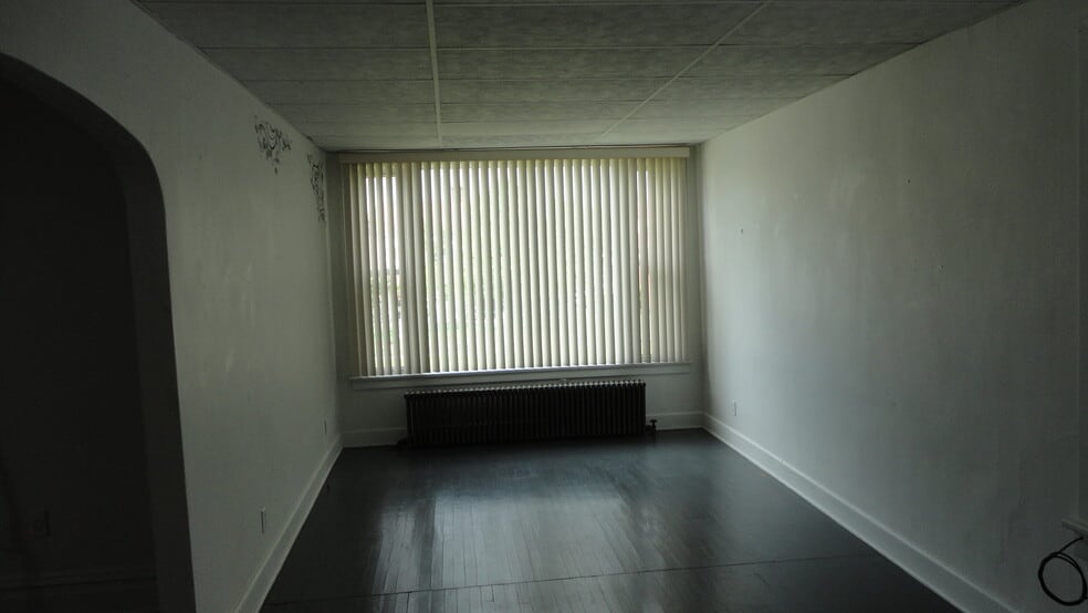 livingroom - 353 Demain Ave