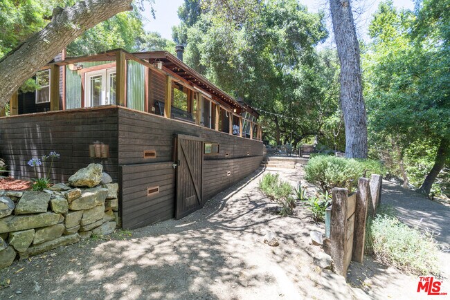 Building Photo - 618 S Topanga Canyon Blvd