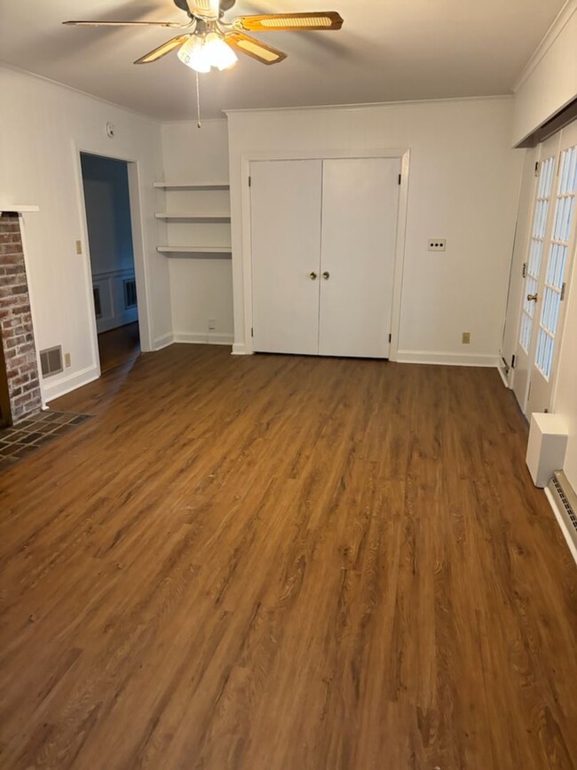 Building Photo - Fantastic Location & Price