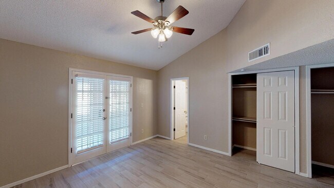 Building Photo - 1108 Coyote Ln