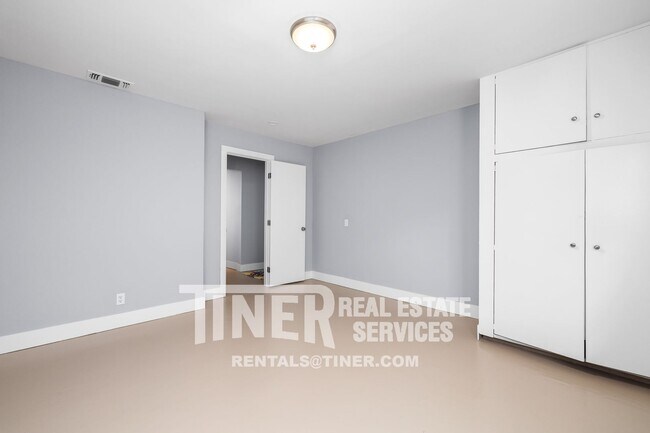 Building Photo - Carmichael Gem - Walking Distance to Ancil...