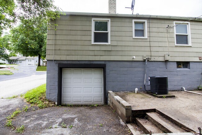 Building Photo - 9107 Charlotte St