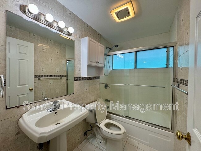 Building Photo - 1734 NE Bryant St