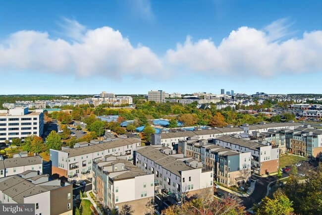 Building Photo - 2490 Connector Aly