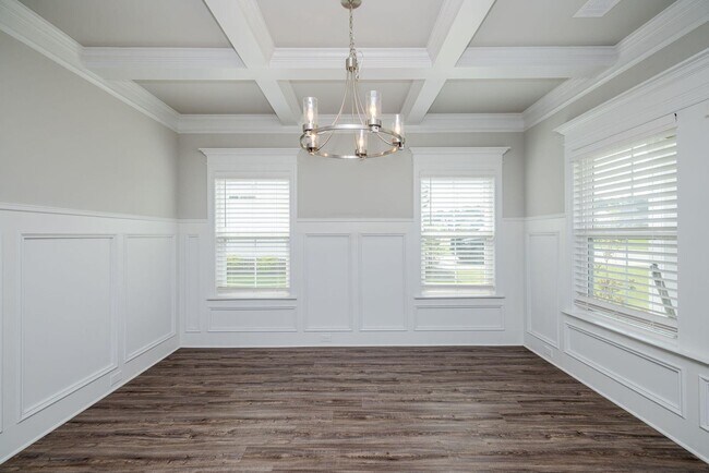 Building Photo - Like New Home in Evans