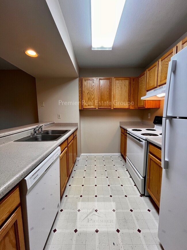 Building Photo - 4320 Hunting Meadows Cir