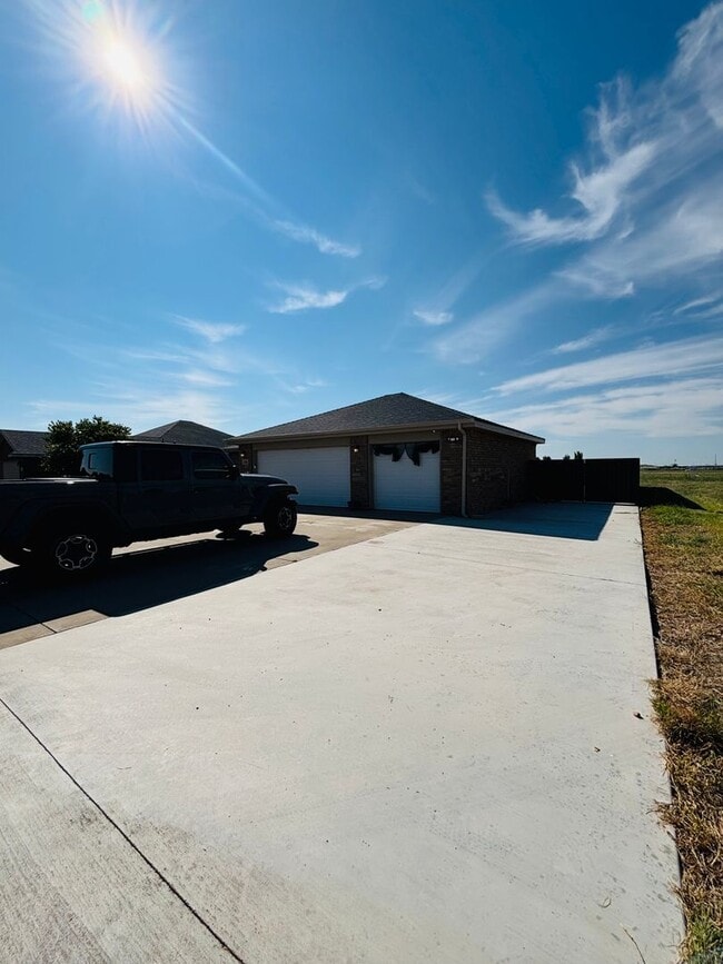 Building Photo - 505 Almond Tree Ln