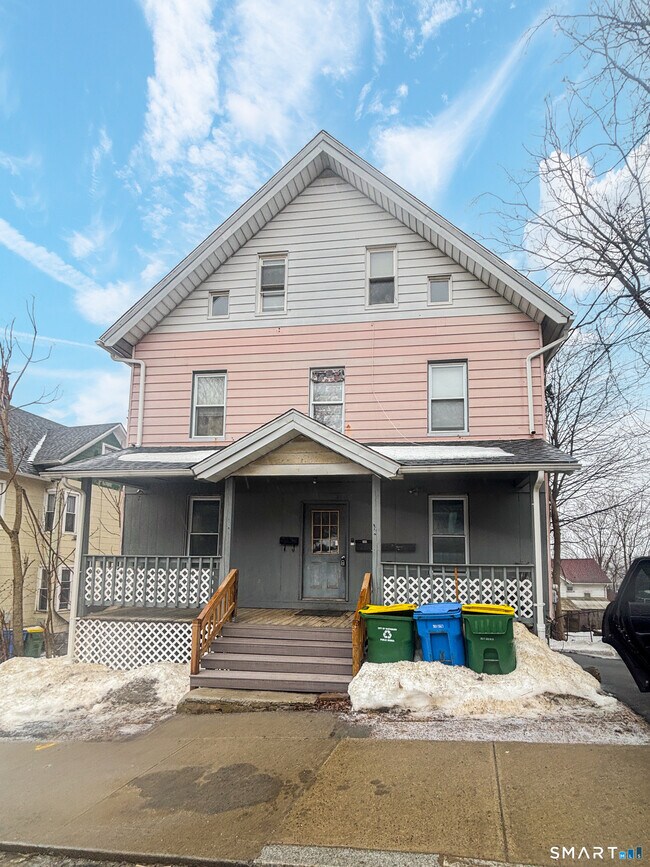 Building Photo - 1235 Bank St