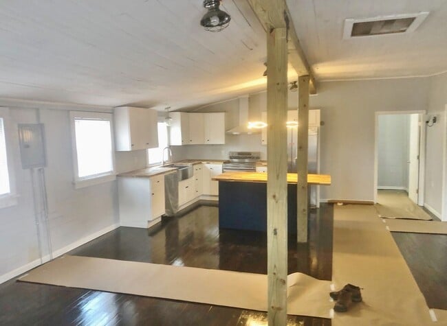 Building Photo - Scruggs