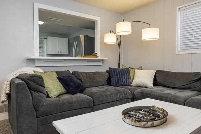 Building Photo - 1416 E Hollow Dale Dr