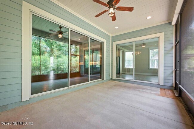 Building Photo - 305 Seahill Dr