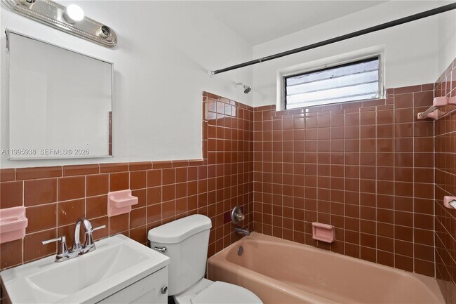 Building Photo - 501 SW 9th St