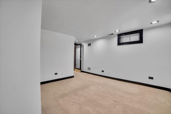 Building Photo - 4941 Montgomery Ave