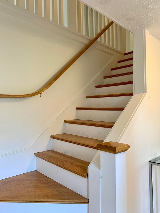 Building Photo - 22 River Bend Cir