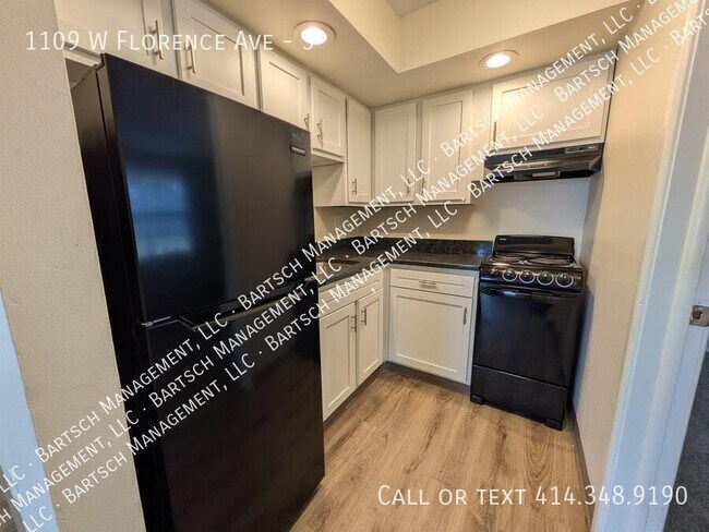 Building Photo - 1109 W Florence St