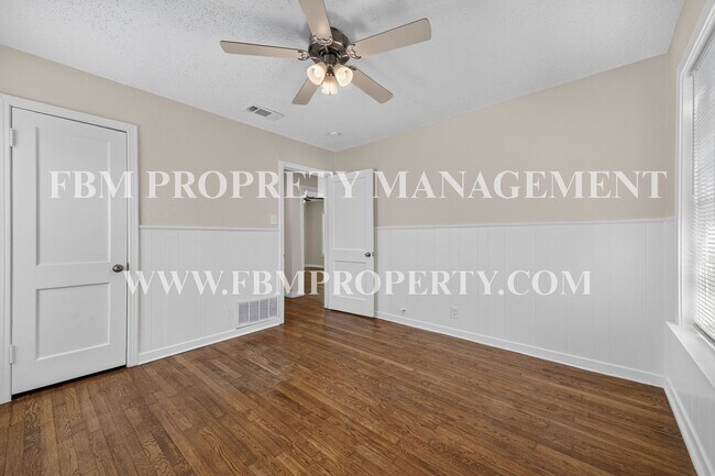 Building Photo - 2358 Norwood Dr