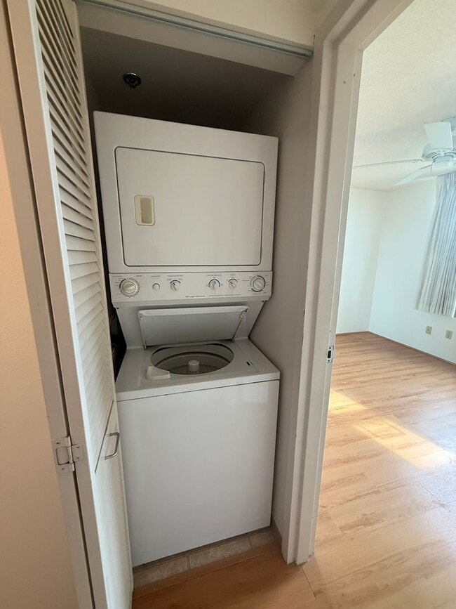 Building Photo - AC in Every Room. TWO Parking Stalls.