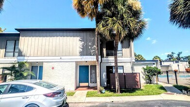 Building Photo - Annual UNfurnished 3-bedroom, 2/ 1/2 bathr...