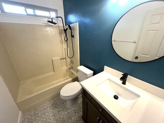 Building Photo - 3070 Corte Trabuco