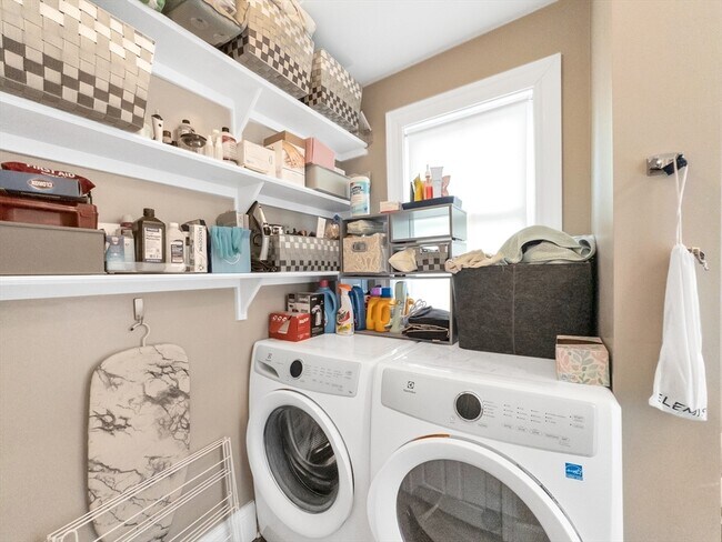 Building Photo - 24 Annafran St