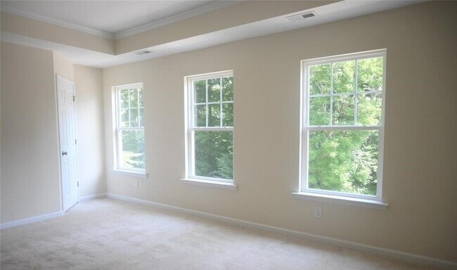Building Photo - 6567 Revere St