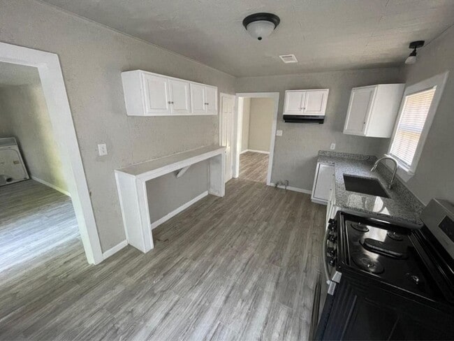 Building Photo - 3116 Alamo Ave