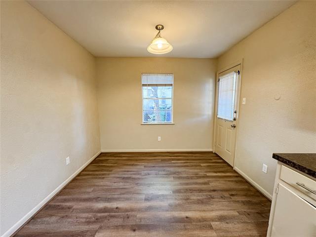 Building Photo - 302 Bowles Ct