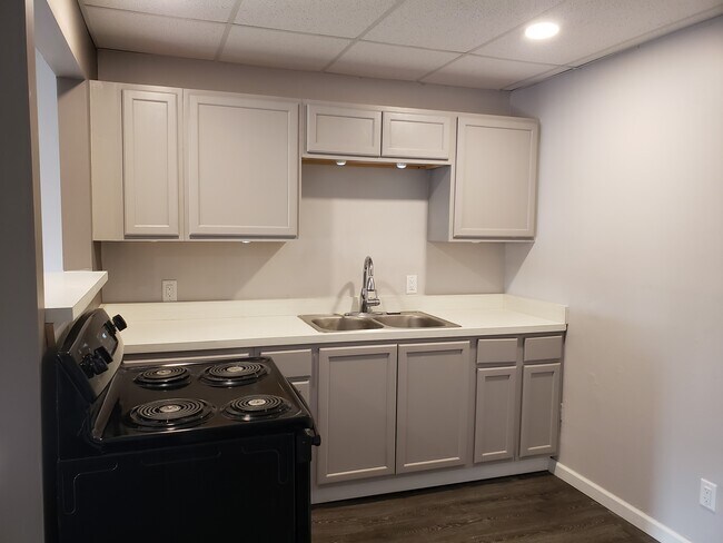 Building Photo - 17 Broad St.