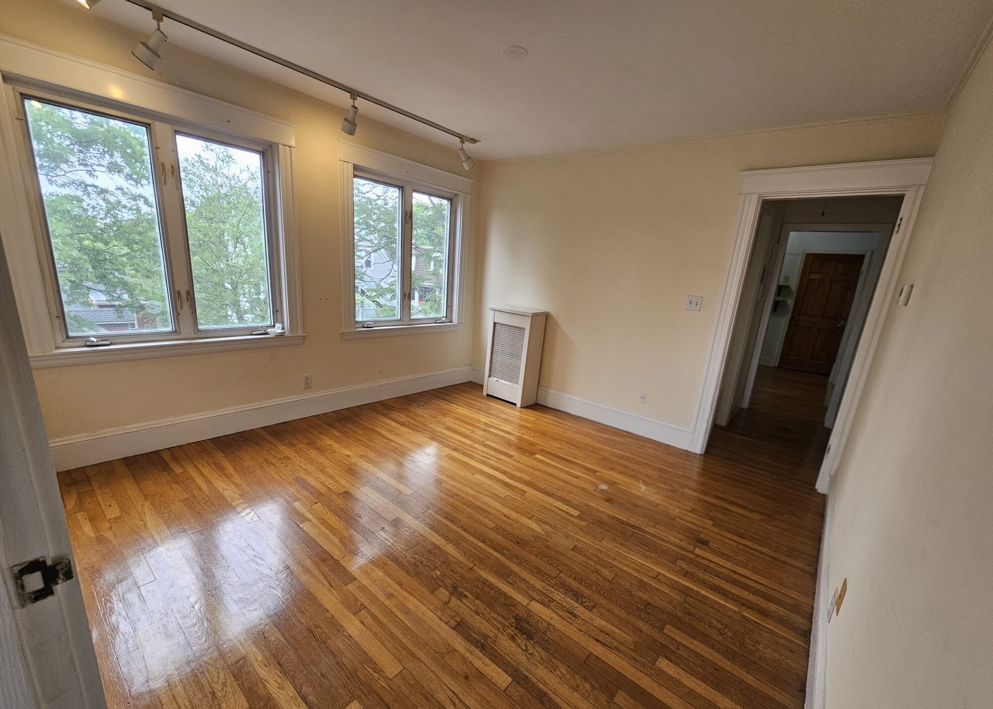 Building Photo - 19 Sartwell Ave
