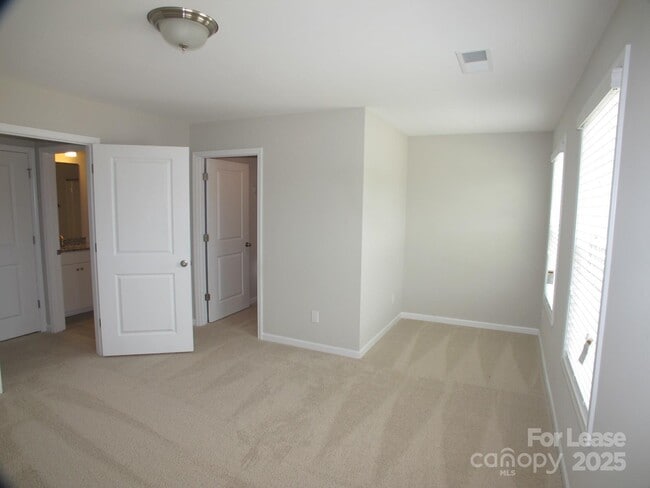 Building Photo - 1413 Bramblewood Dr