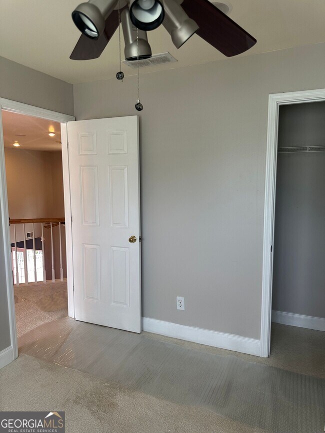 Building Photo - 711 Pine Grove Cir