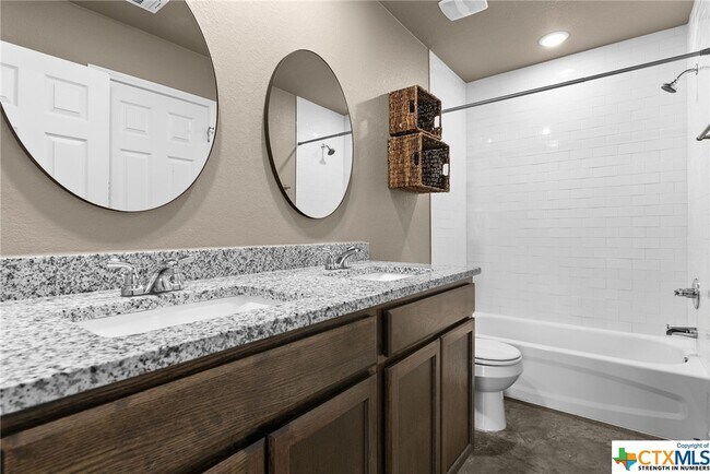 Building Photo - 2009 Wood St